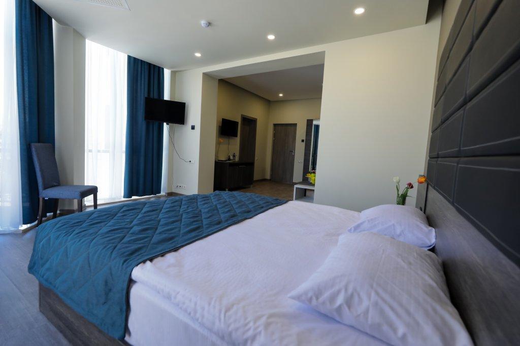 Bien Hotel Єреван Екстер'єр фото