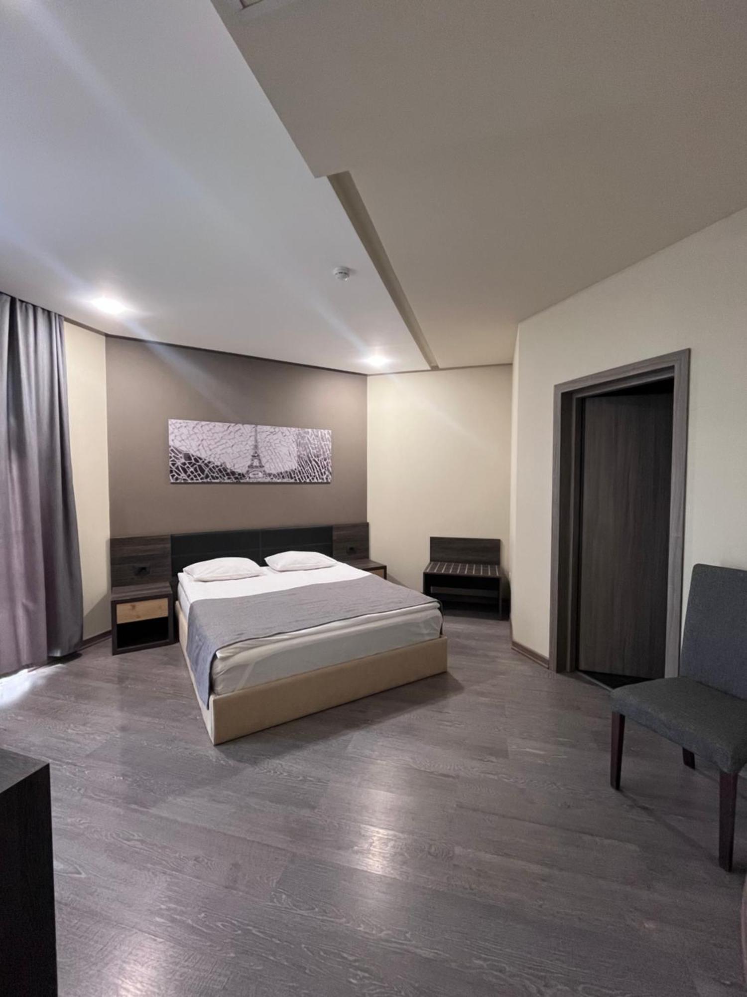 Bien Hotel Єреван Екстер'єр фото