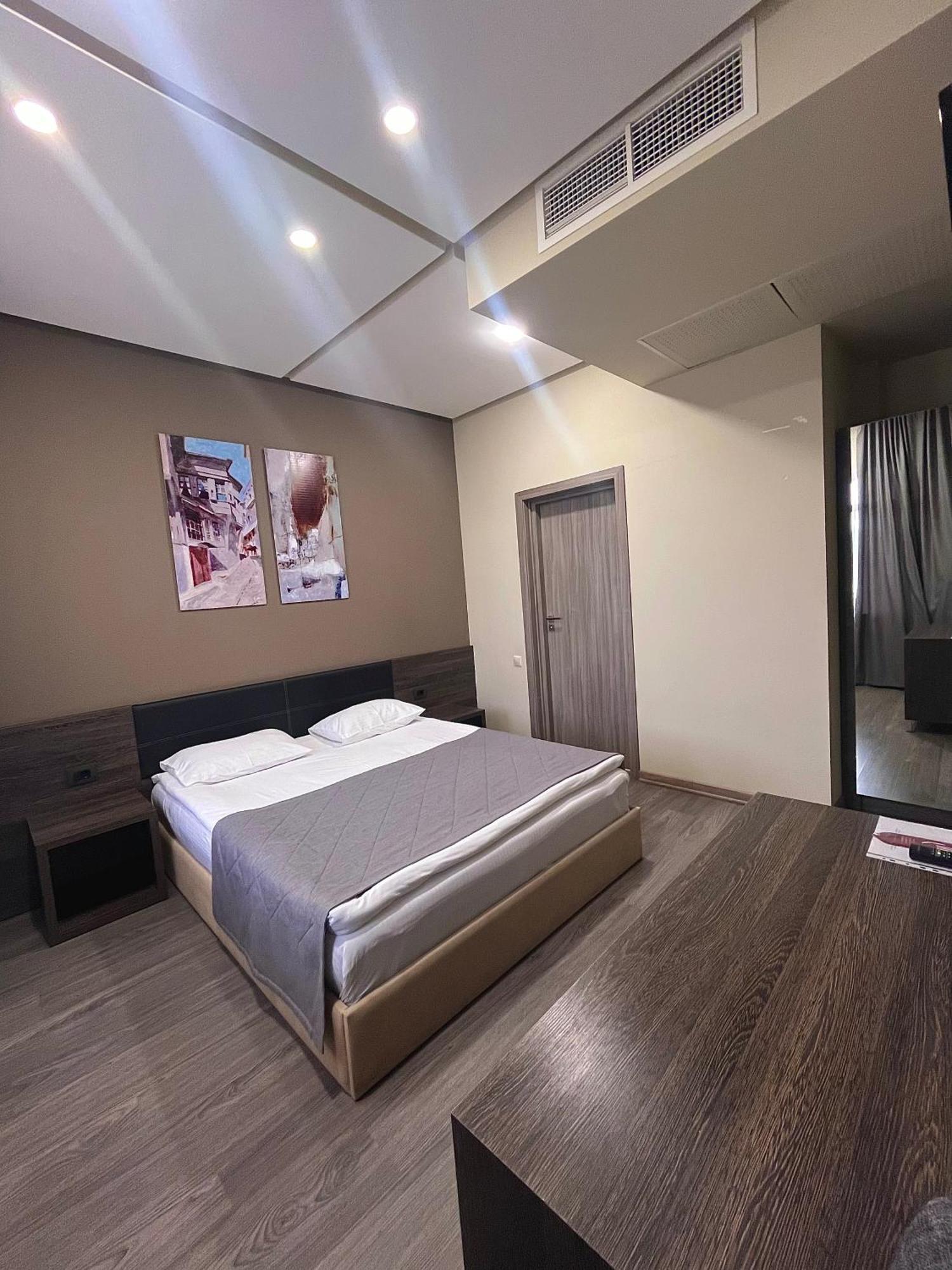 Bien Hotel Єреван Екстер'єр фото