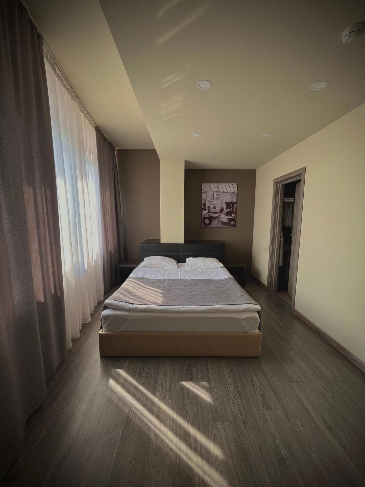 Bien Hotel Єреван Екстер'єр фото