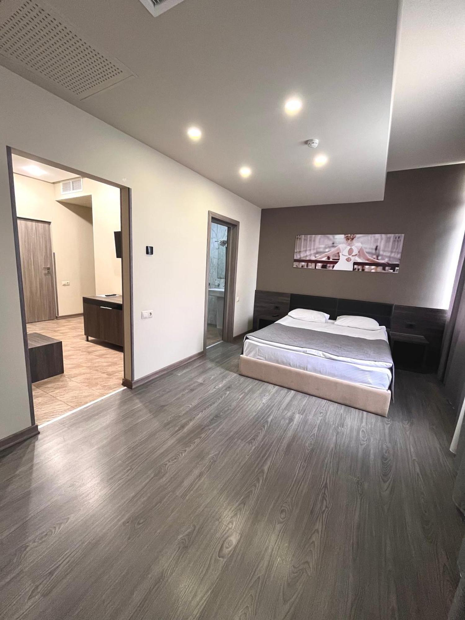 Bien Hotel Єреван Екстер'єр фото