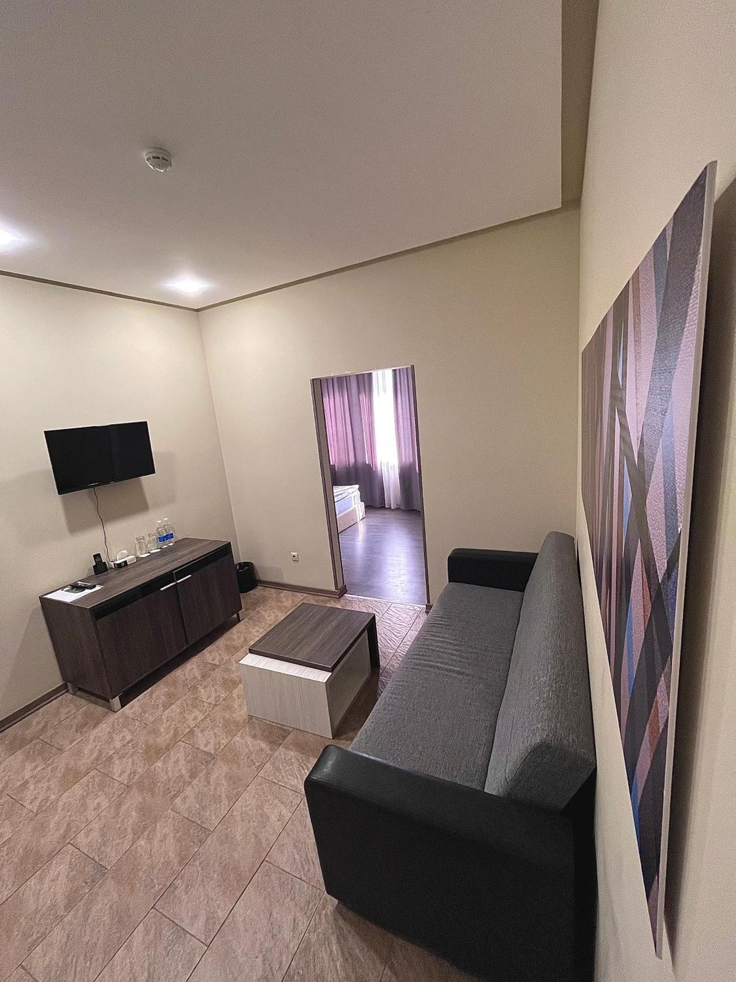 Bien Hotel Єреван Екстер'єр фото