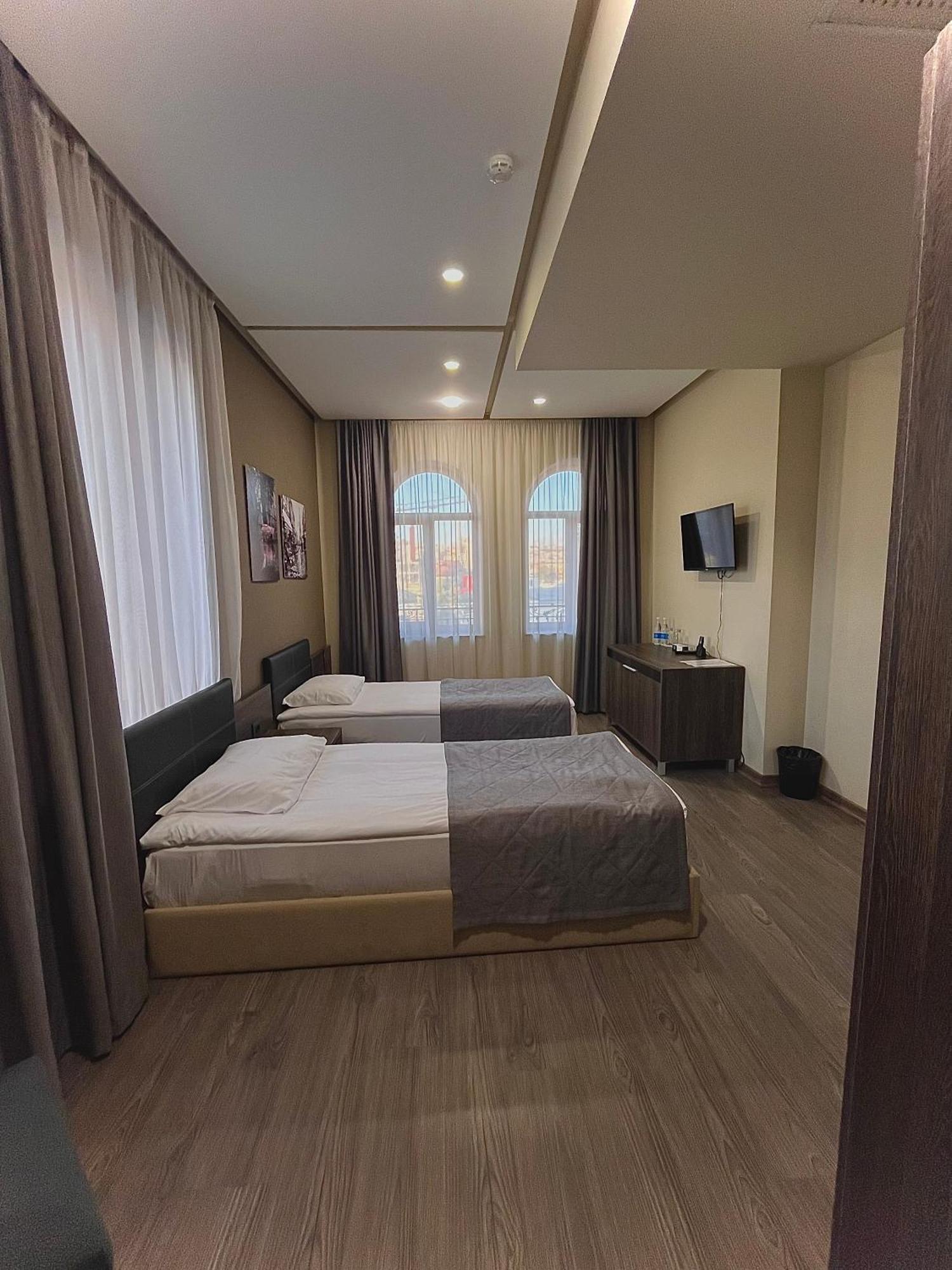 Bien Hotel Єреван Екстер'єр фото