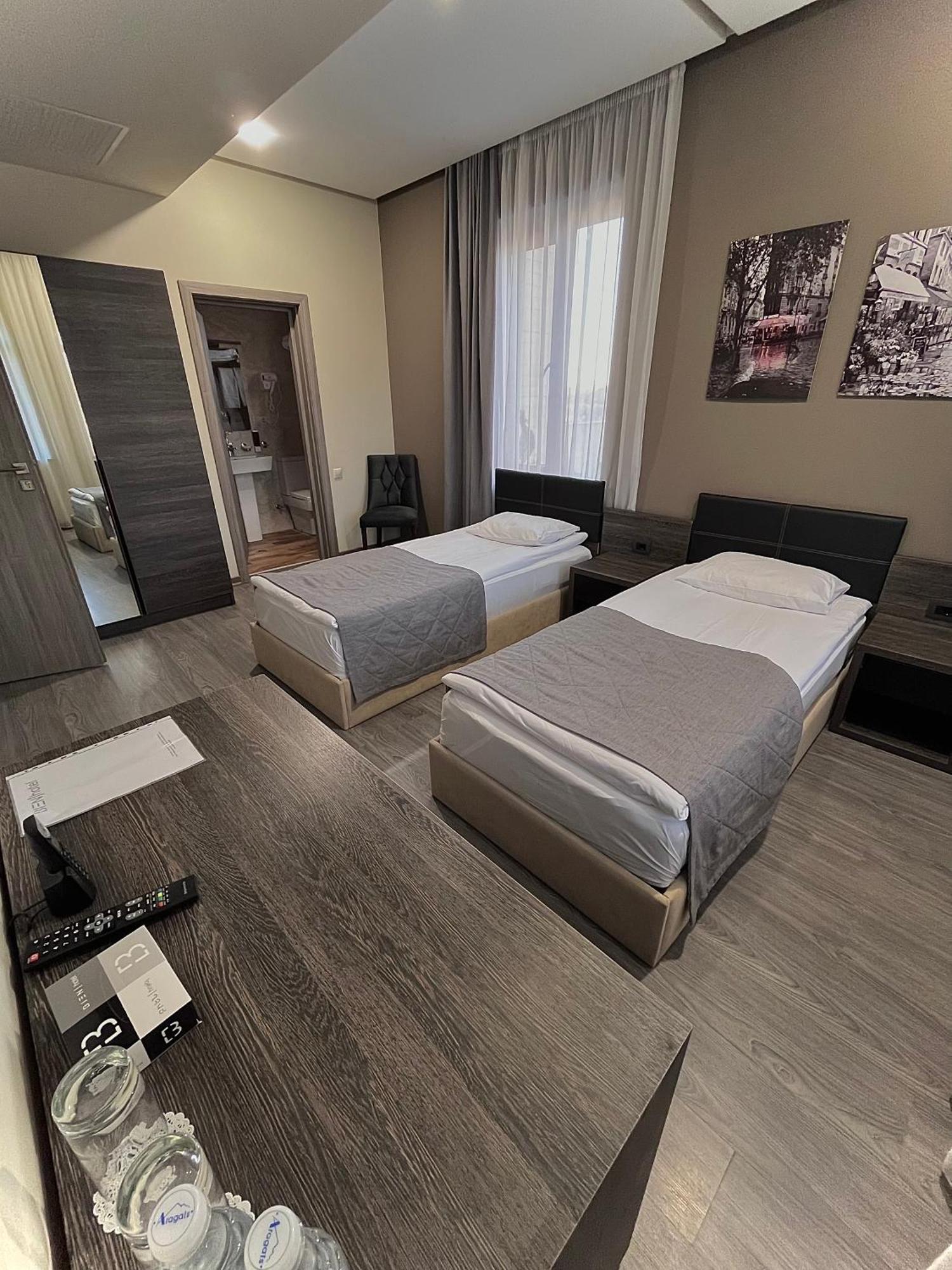 Bien Hotel Єреван Екстер'єр фото