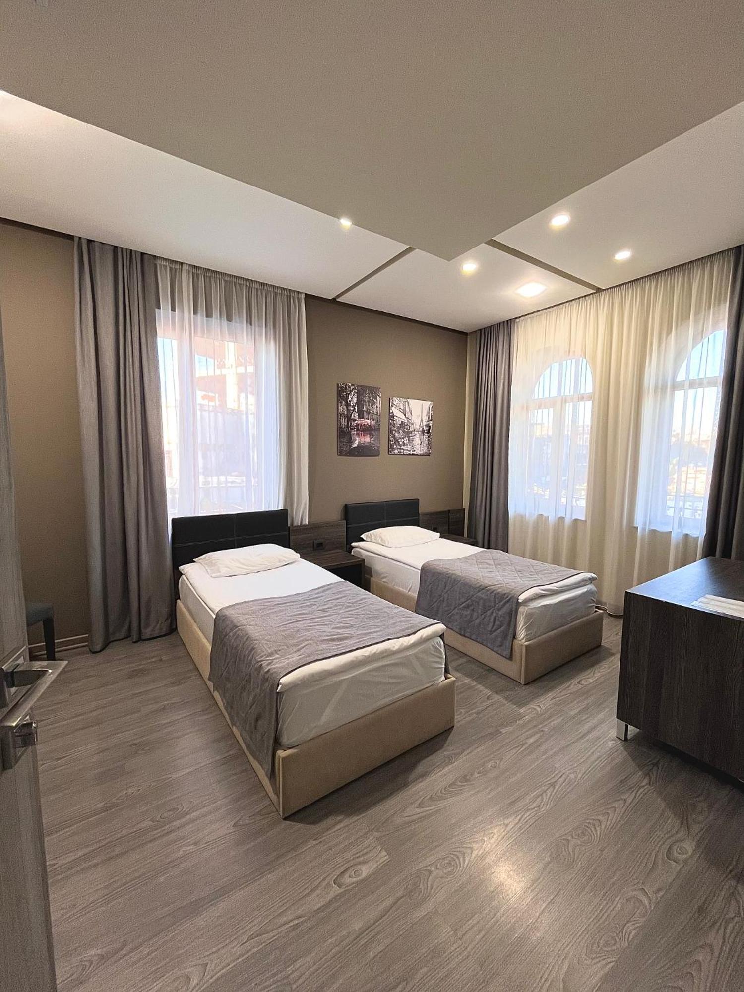 Bien Hotel Єреван Екстер'єр фото