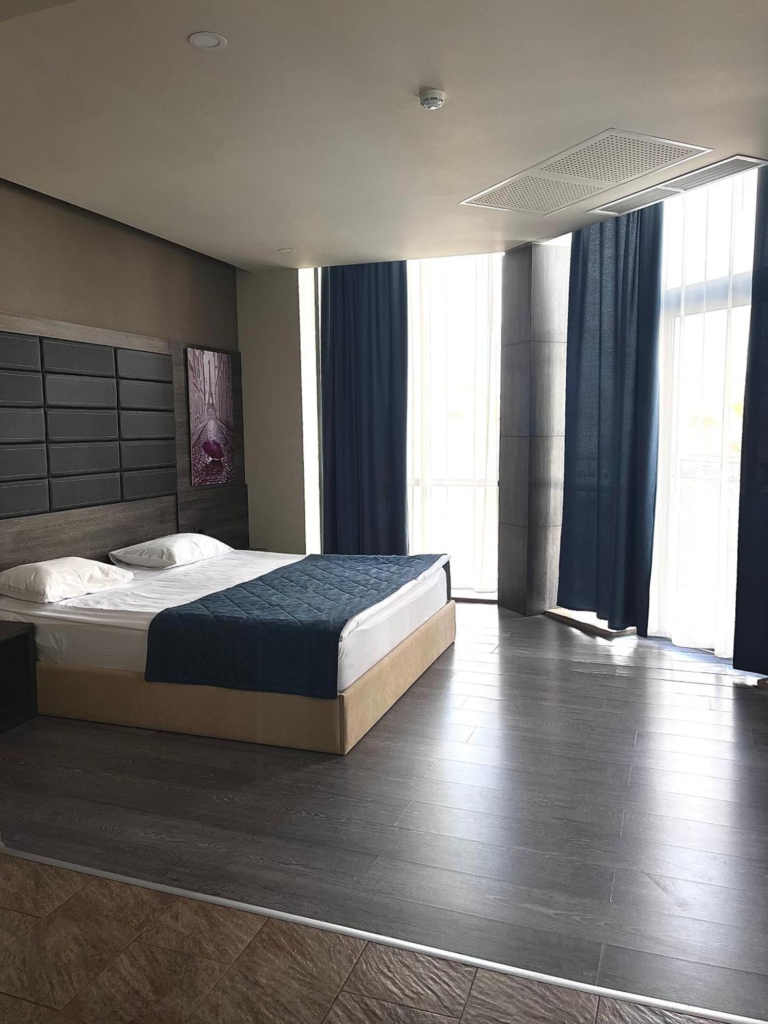 Bien Hotel Єреван Екстер'єр фото