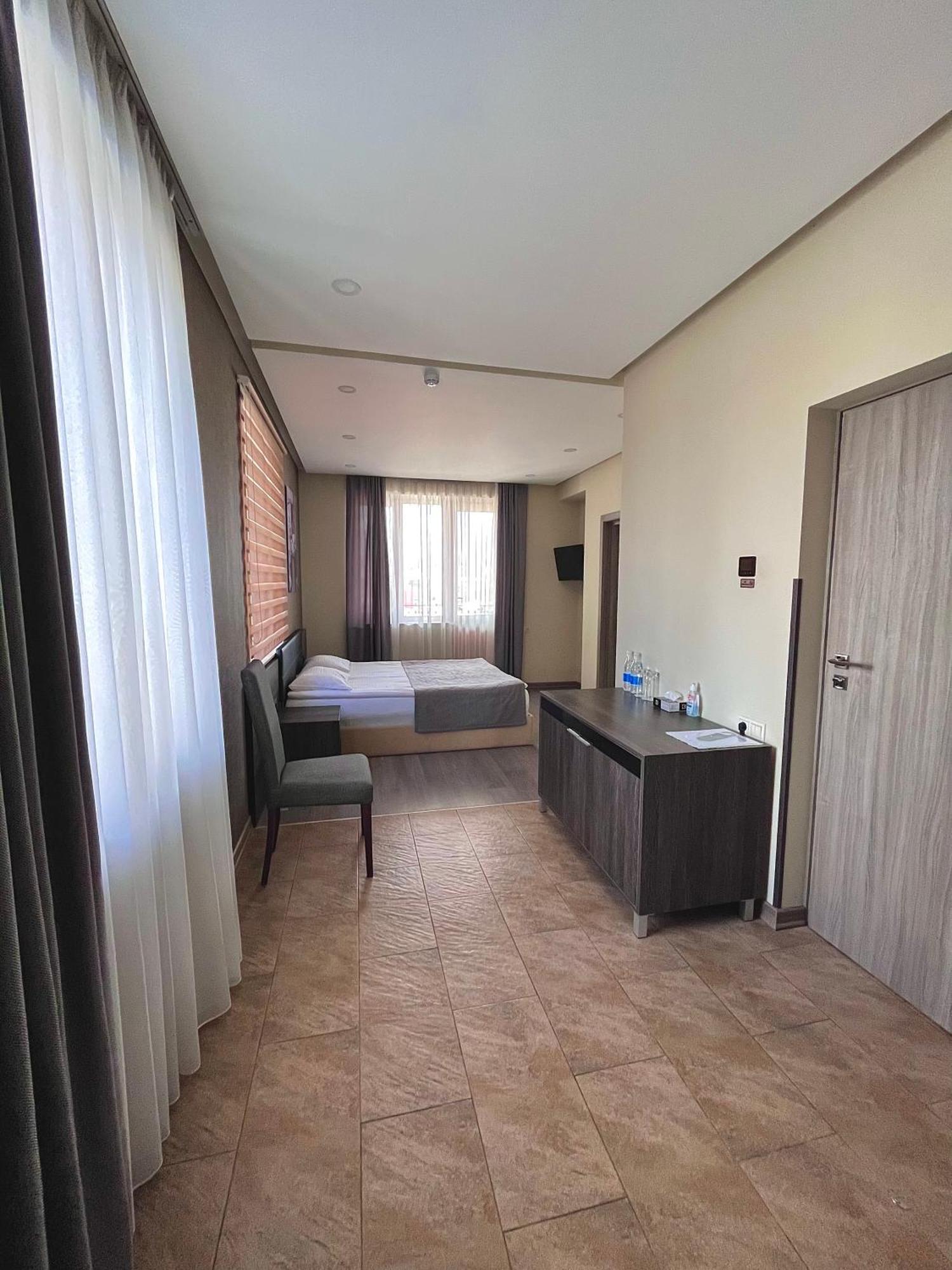 Bien Hotel Єреван Екстер'єр фото