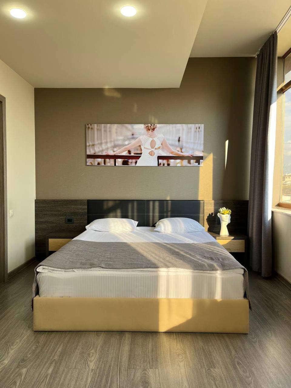 Bien Hotel Єреван Екстер'єр фото