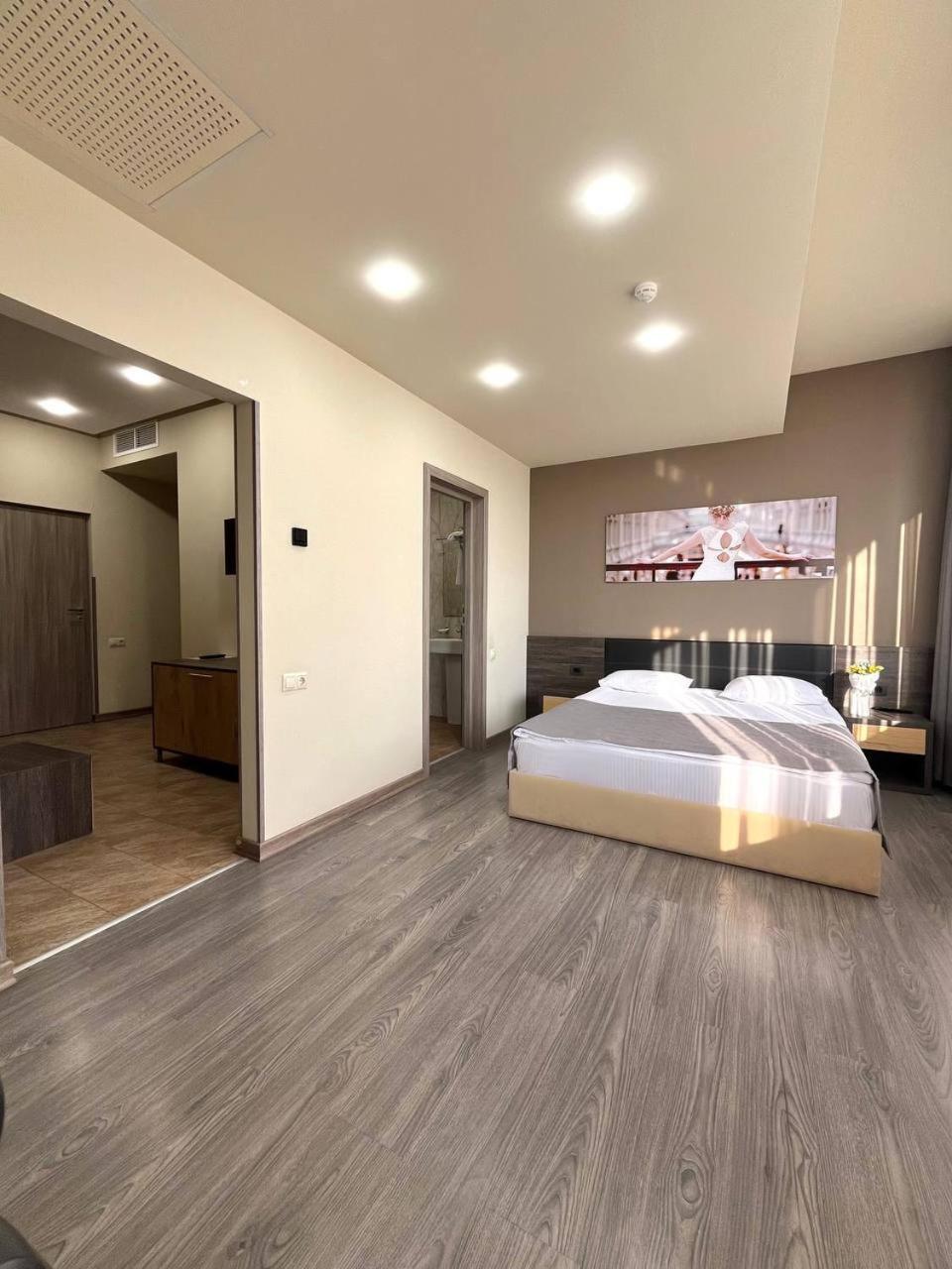 Bien Hotel Єреван Екстер'єр фото